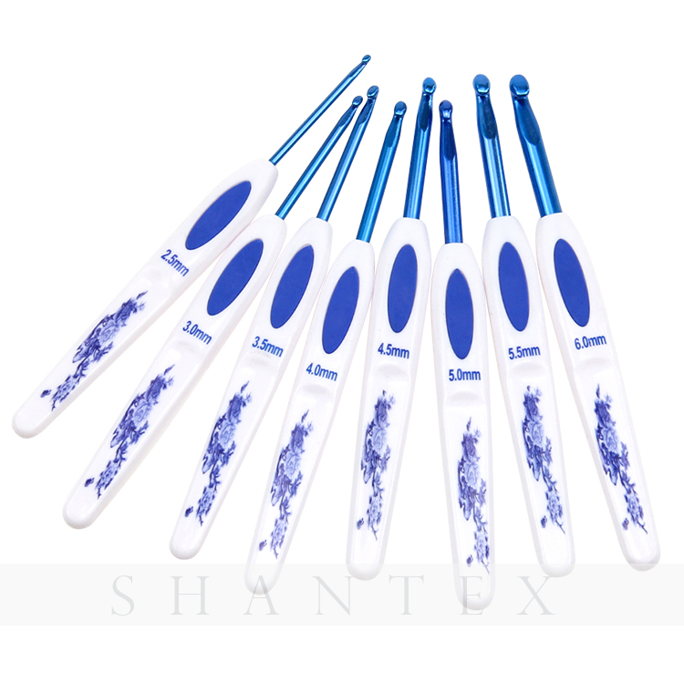 High Quality Blue And White Porcelain Plastic Handle Curving Shape Knitting Needle Crochet Hooks Set with A Storage Bag 